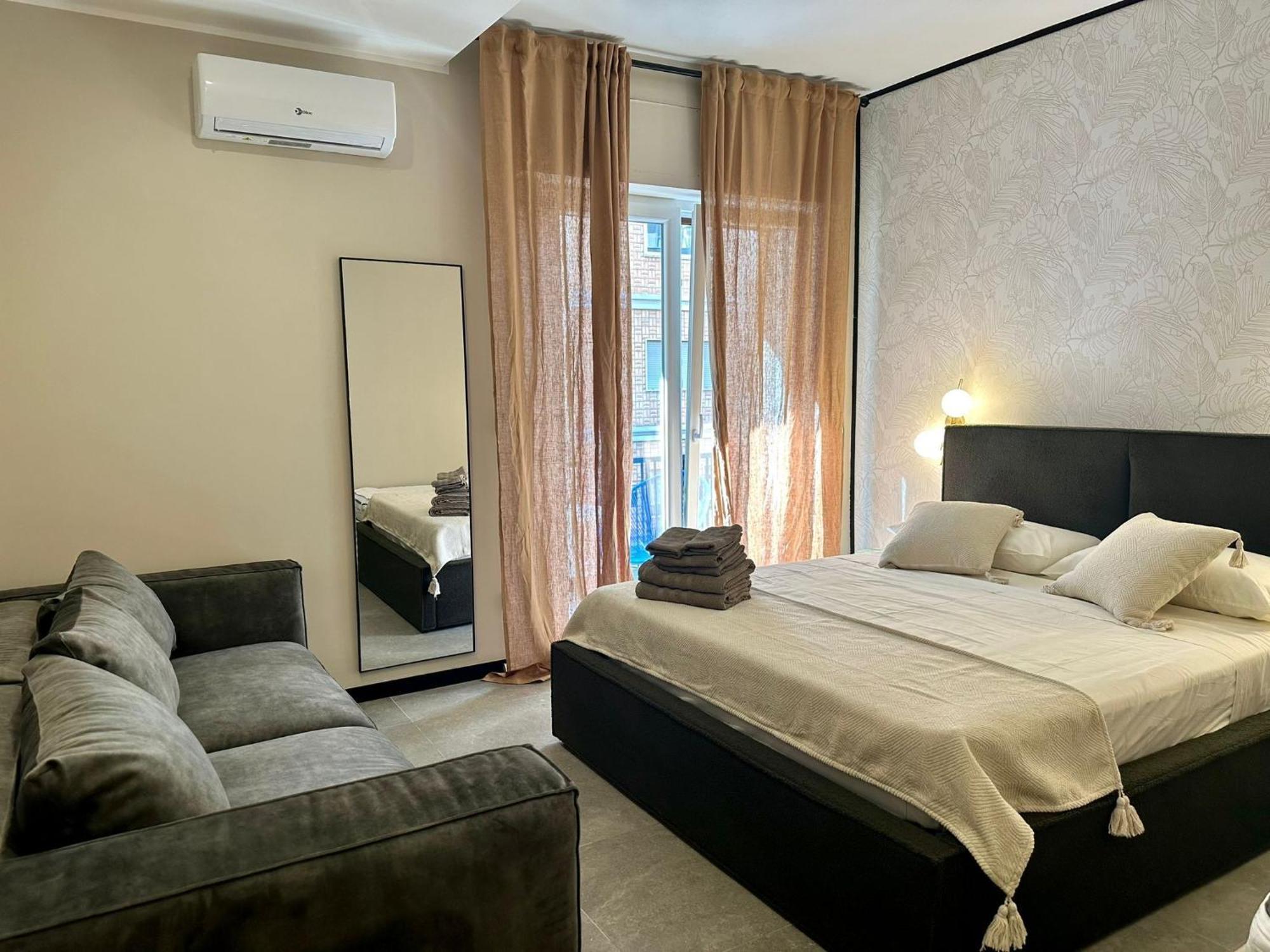 Golden Palm B&B Бари Экстерьер фото